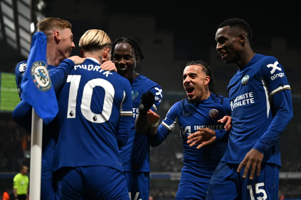 Chelsea_celebrate_Mudryk_goal