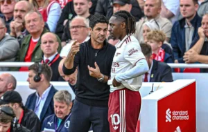 Mikel-Arteta-with-Eberechi-Eze-1