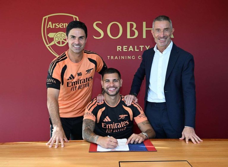 0_Arsenal-Unveil-New-Signing