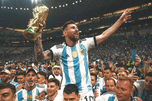 lionel-messi-lifiting-the-2022-fifa-world-cup-trophy-v0-6ib1hrf1bu6a1