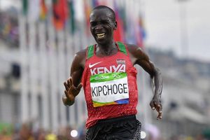 topshot-kenyas-eliud-kipchoge-celebrates-after-winning-the-mens-marathon-athletics-event-of